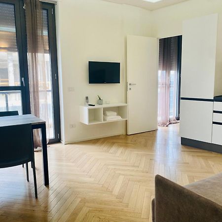 Sky View -Porta Nuova- Appartamento 2 Con Balcone Milano Exterior foto